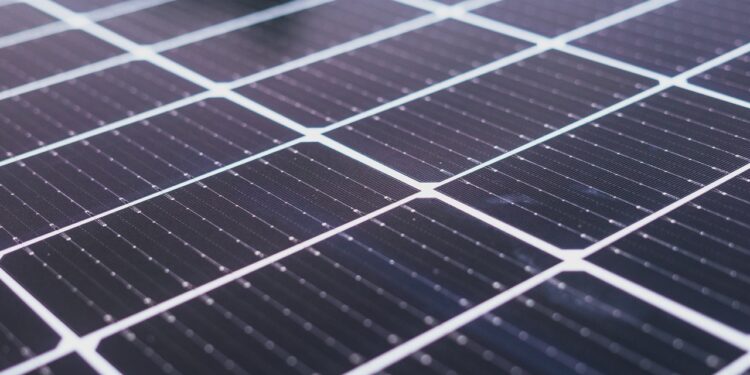 Panele solarne elektryczne – czym się charakteryzują?