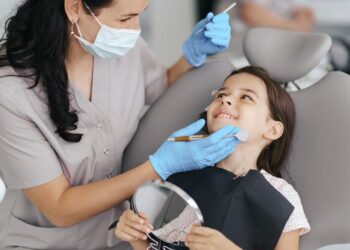 dziecko u dentysty